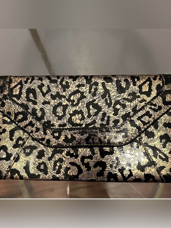 Handbags - Leopard Print Metallic Envelope Clutch - Gold and Black